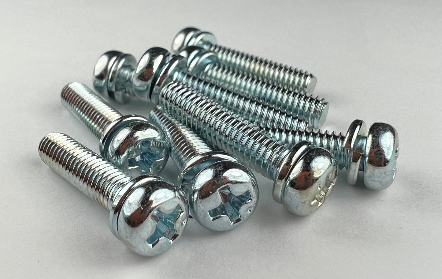 m4x18 JIS Pan Head Screw with Lock Washer